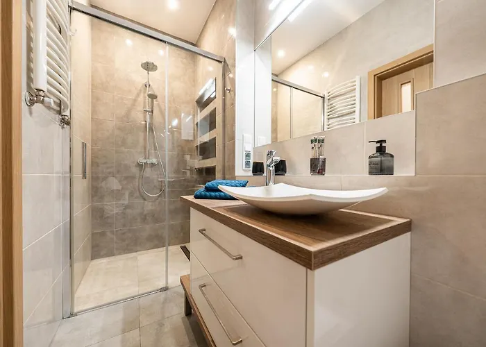 Bluebird Near Spodek Mck & Center